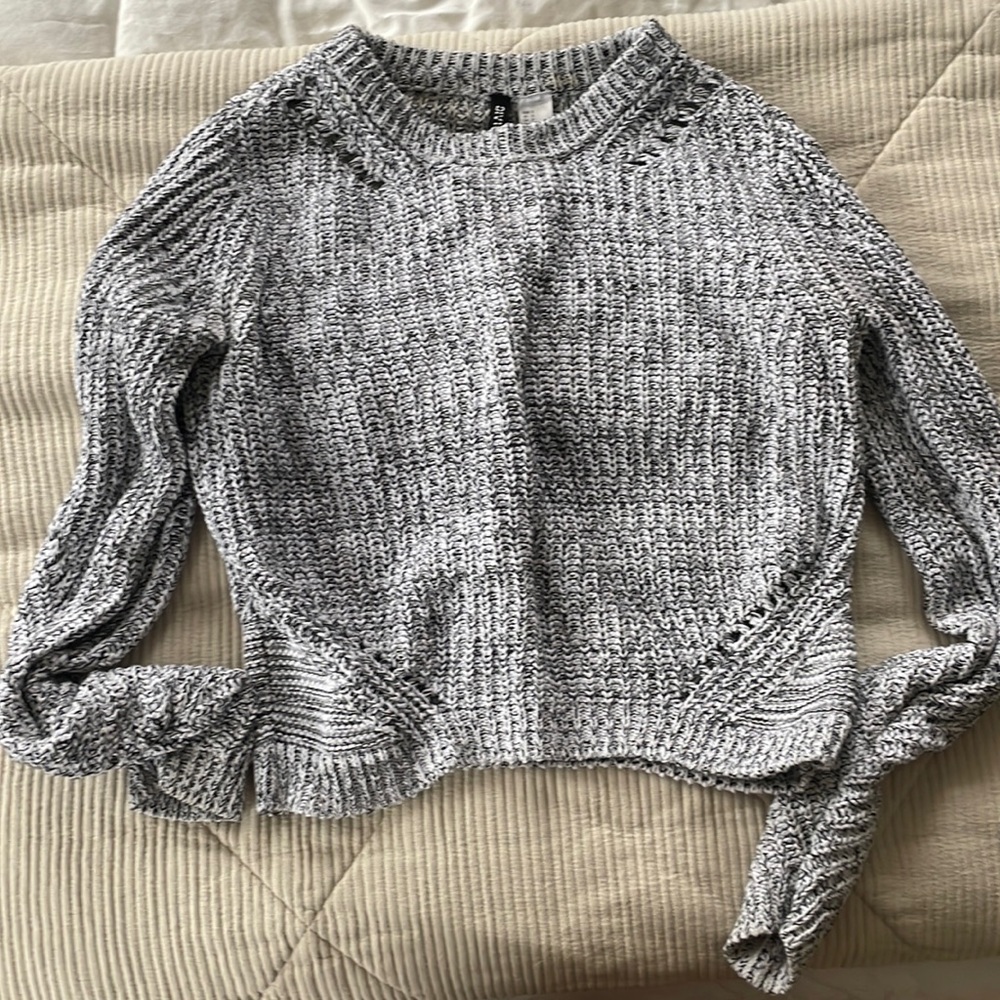 Cropped gray sweater